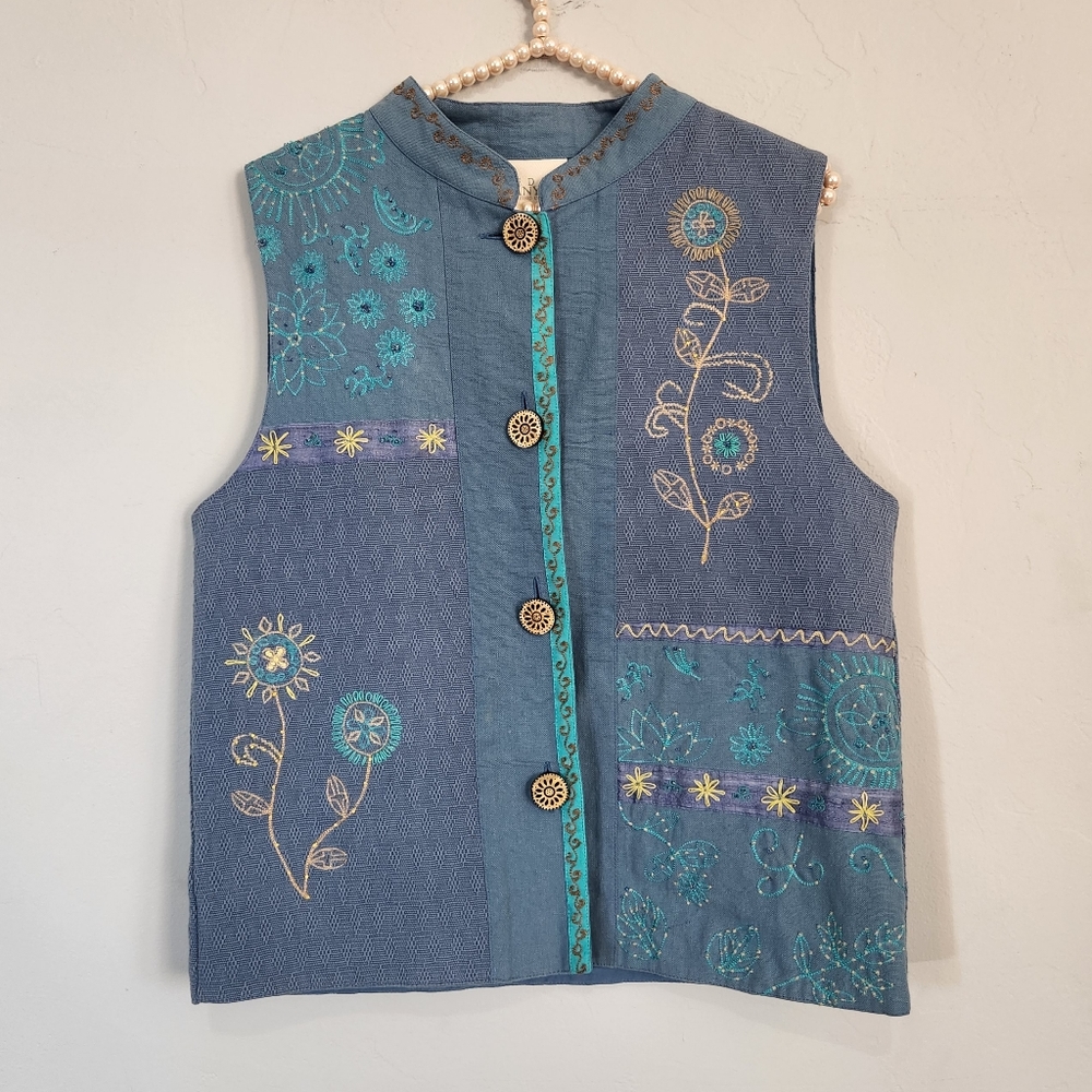 Cedar Canyon Womens 100% cotton Vest Button front Blue Embroidery Floral SZ SM.